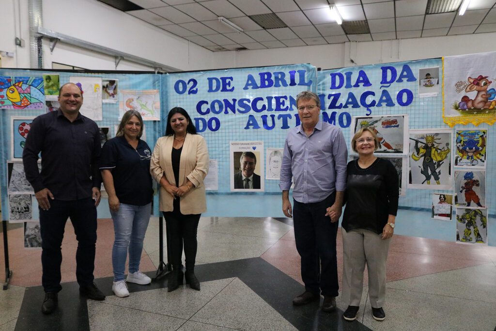 Exposição de trabalhos de alunos do Centro de Autismo PRIMEIRA PÁGINA SC