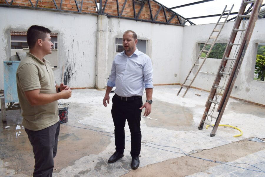 Prefeito em exercício visitou obra do centro comunitário no bairro Cascatas