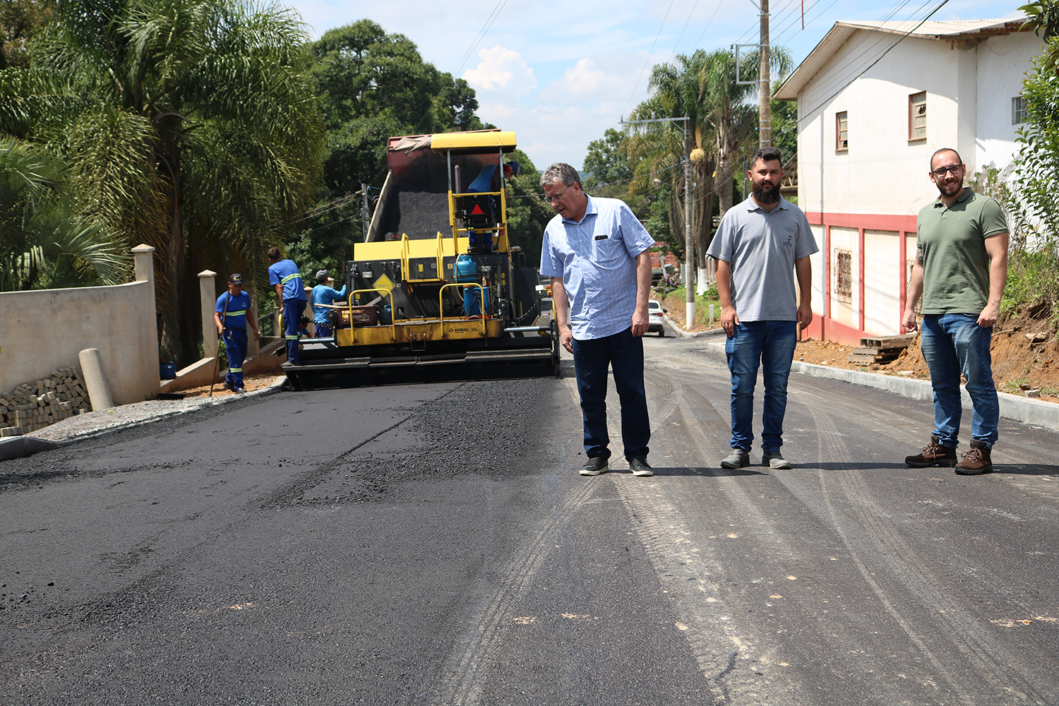 Rua Tereza Conrad começa a ser pavimentada