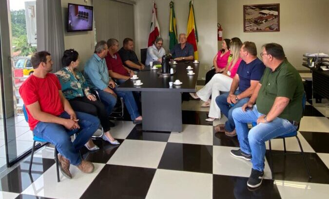 Genir Junckes realiza reunião com secretariado para passar orçamento 2023 de cada pasta