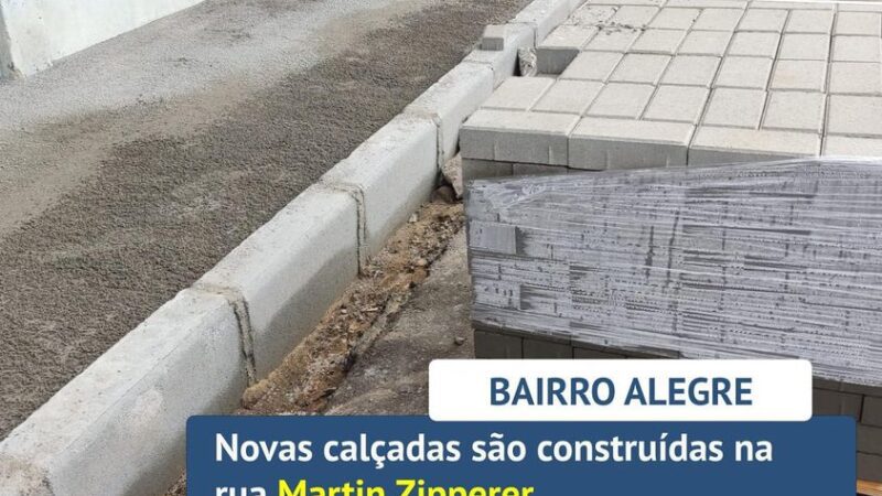 A rua Martin Zipperer está recebendo novas calçadas!