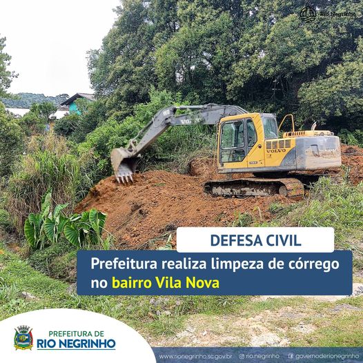 A Prefeitura Municipal está realizando a limpeza de córrego no bairro Vila Nova.