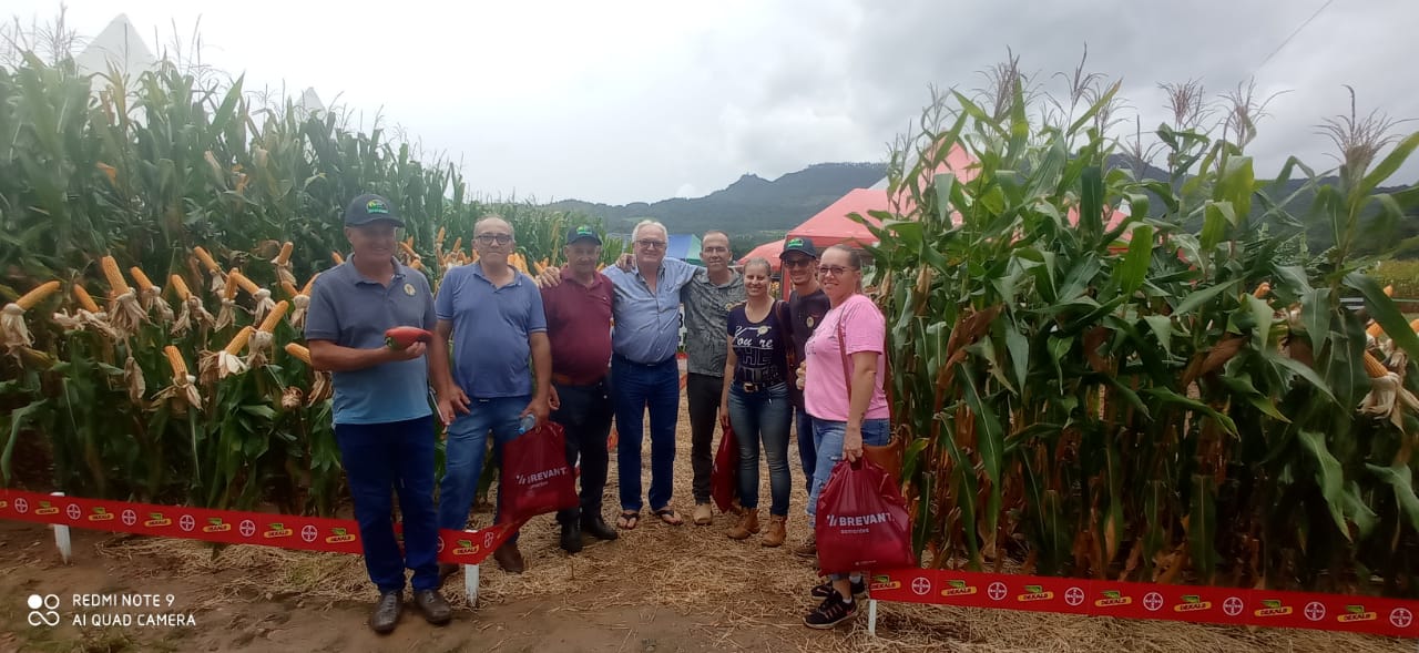 Agricultores participam de seminário da Cravil