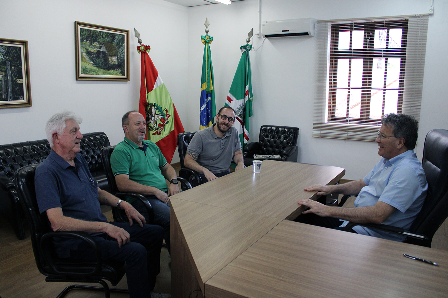 Prefeito recebe representantes do CREA 