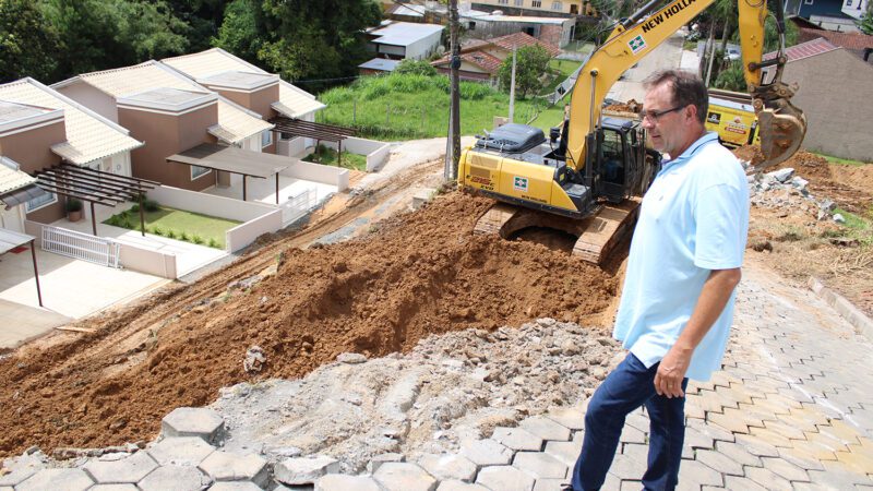 Trecho da rua Ernesto Beckert interditado até recuperação 