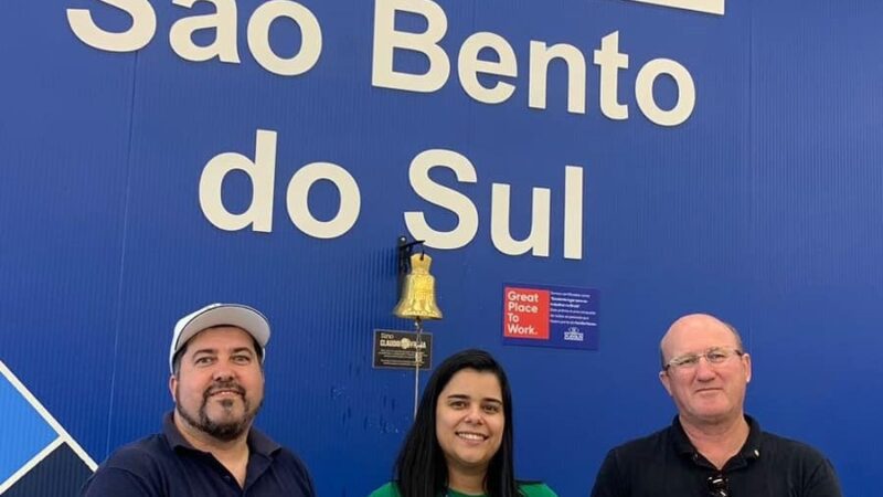 Rotary recebe cheque do troco solidário