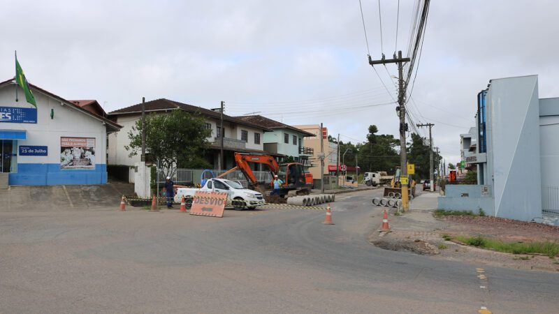 Atenção ao trafegar pela Estrada das Neves