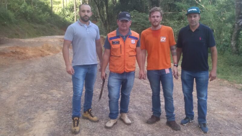 Geólogo realiza vistoria técnica na Estrada dos Bugres