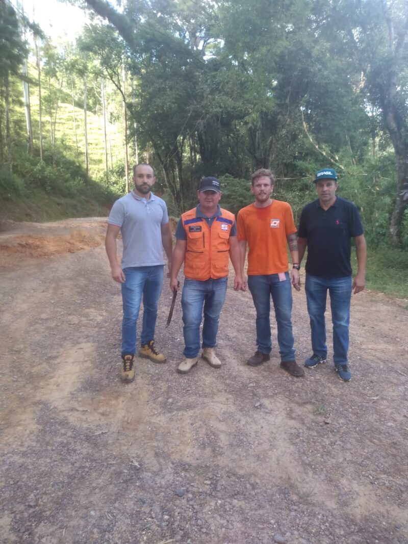 Geólogo realiza vistoria técnica na Estrada dos Bugres