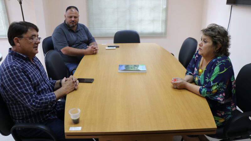 Deputado Maurício Peixer visita a Câmara Municipal