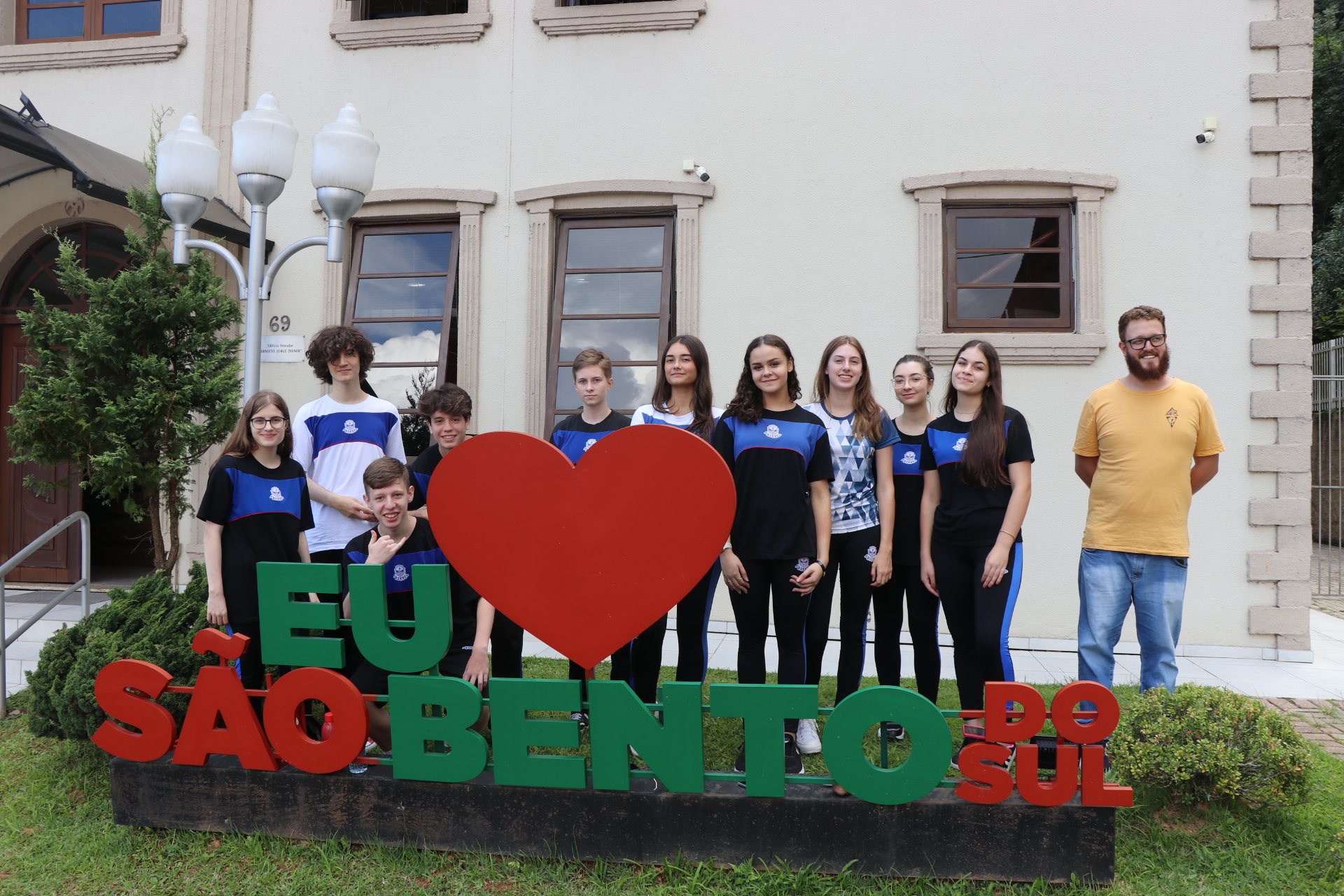 Câmara de Portas Abertas recebe alunos do Colégio Froebel