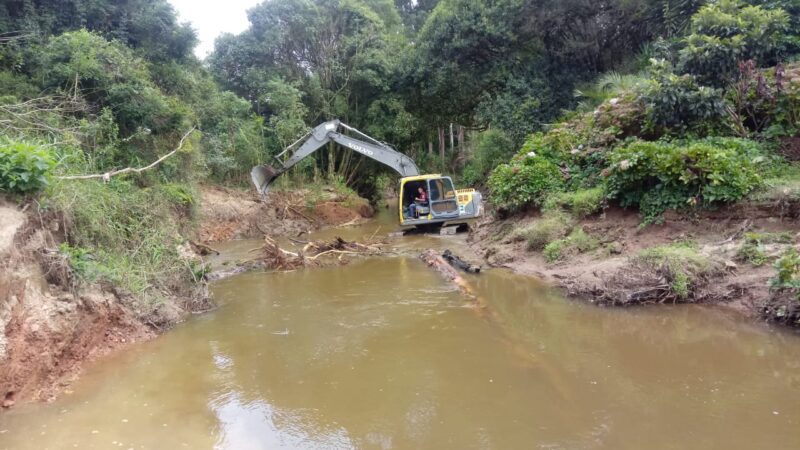 Limpeza de rio no bairro Serra Alta