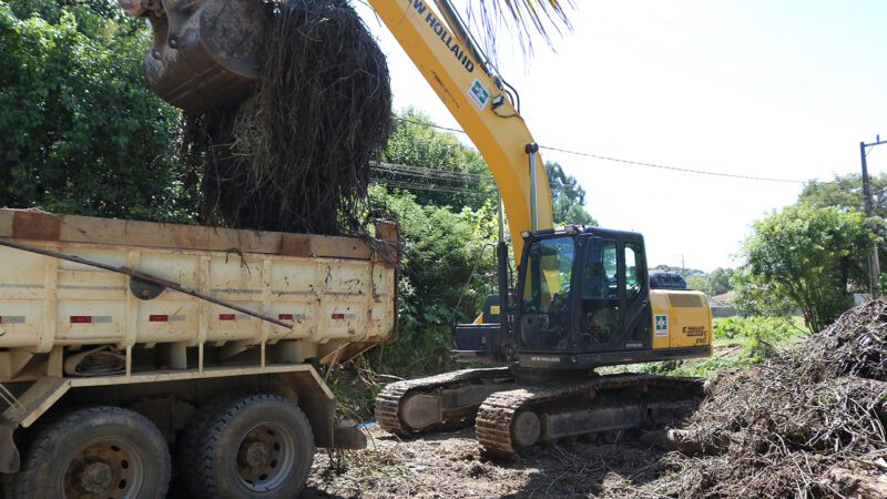 Obras reconstrói ponte destruída pelas chuvas