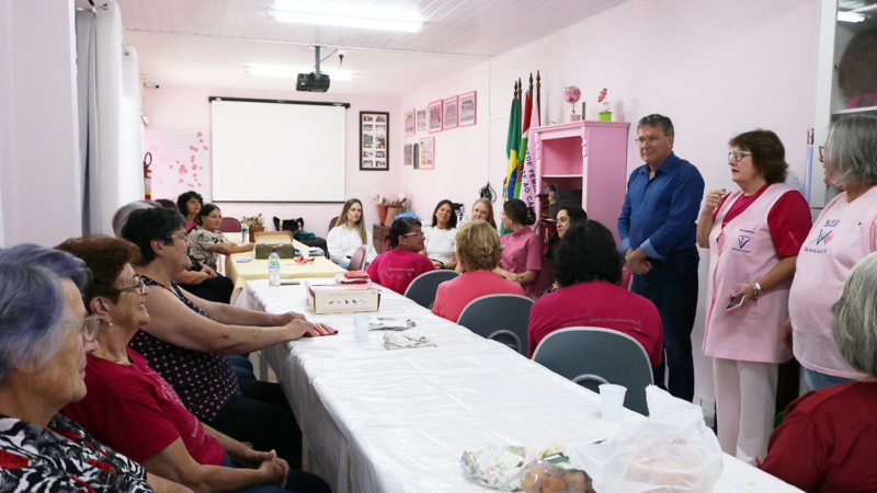 Prefeito visita Rede Feminina de Combate ao Câncer