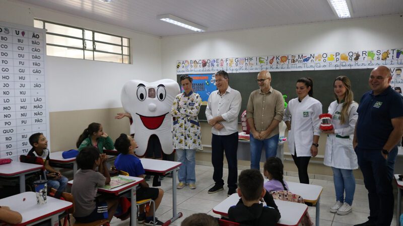 Projeto leva atendimento odontológico às crianças de escolas municipais