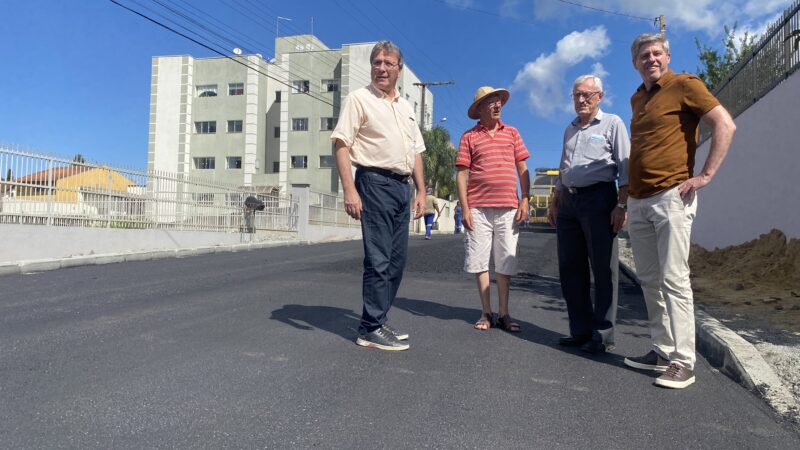 Rua João Wenceslau Pscheidt recebe pavimentação