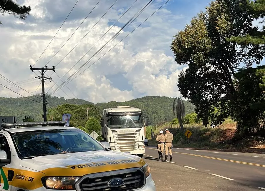 Caminhão de combustível é abordado transportando água em Concórdia 