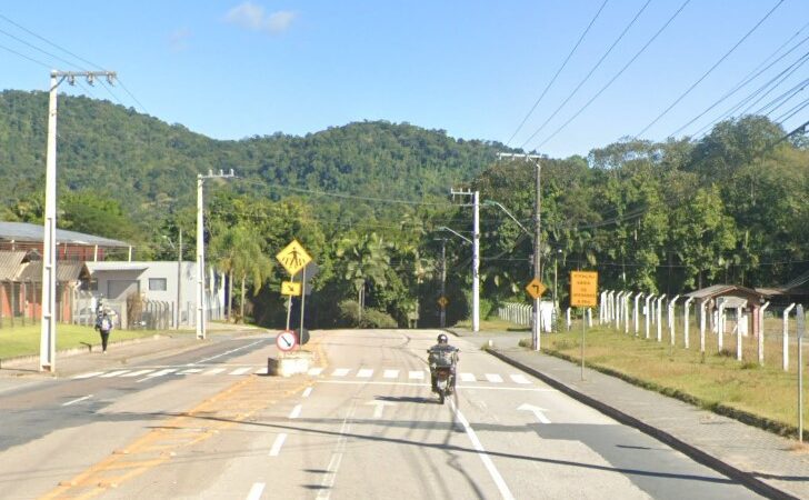 Acidente entre caminhão e moto em Blumenau termina em morte e detalhe surpreende