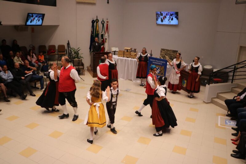 SESSÃO FESTIVA EM COMEMORAÇÃO AOS 143 ANOS DE RIO NEGRINHO