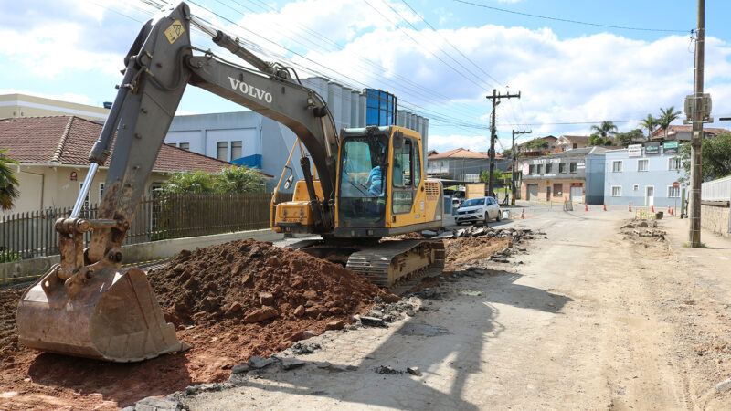 Atenção para o trânsito na Estrada das Neves!