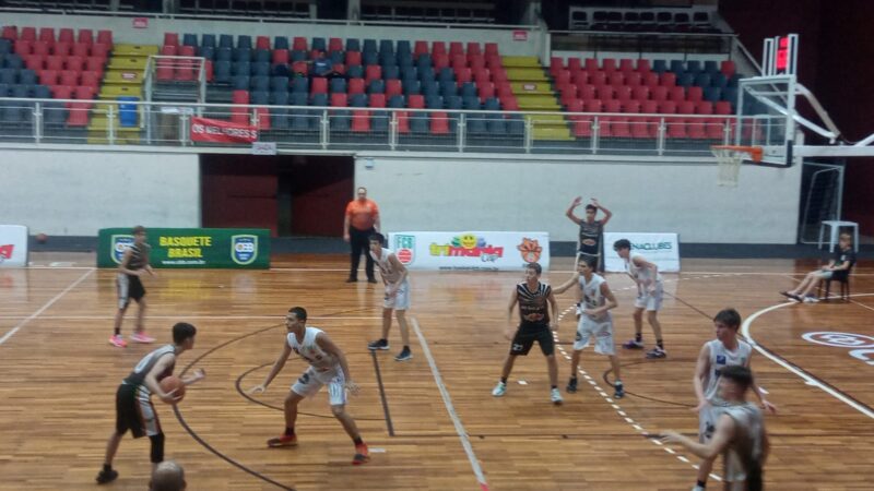 Basquete em participação pelo estadual