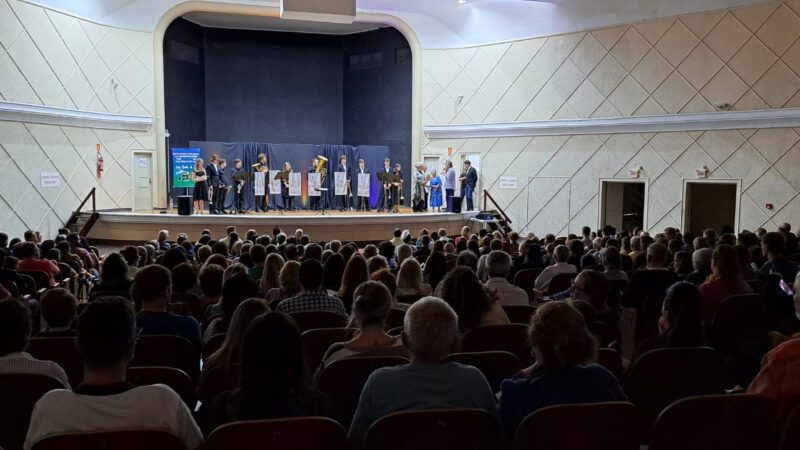 Centro Cultural lotado para espetáculo