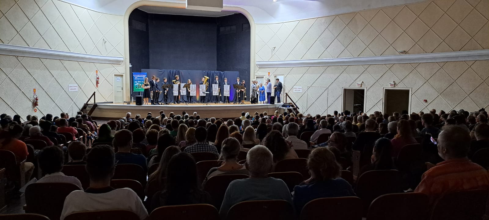 Centro Cultural lotado para espetáculo