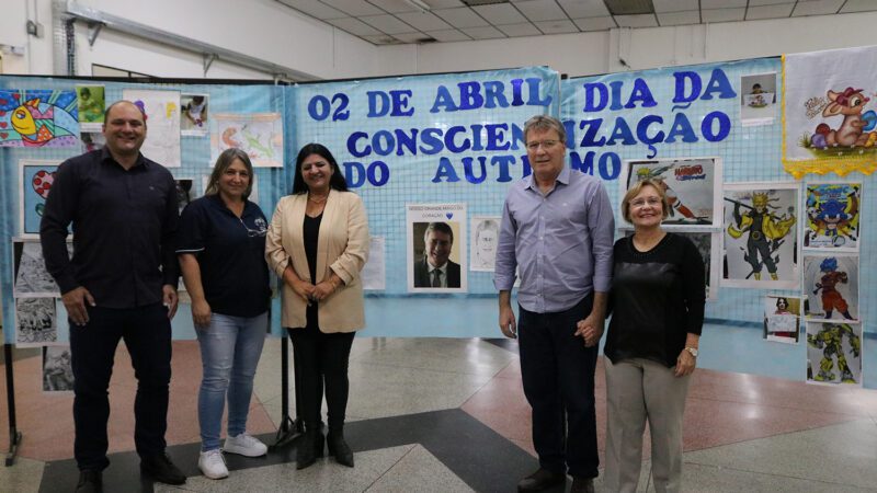 Exposição de trabalhos de alunos do Centro de Autismo