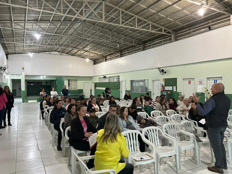 Transporte Escolar: Reunião com pais de alunos na EBM Rodolfo Berti