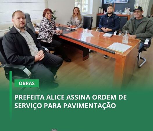 PREFEITA ALICE ASSINA ORDEM DE SERVIÇO PARA PAVIMENTAÇÃO