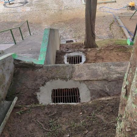 Reparo de grelhas de boca de lobo na Praça do Centenário.