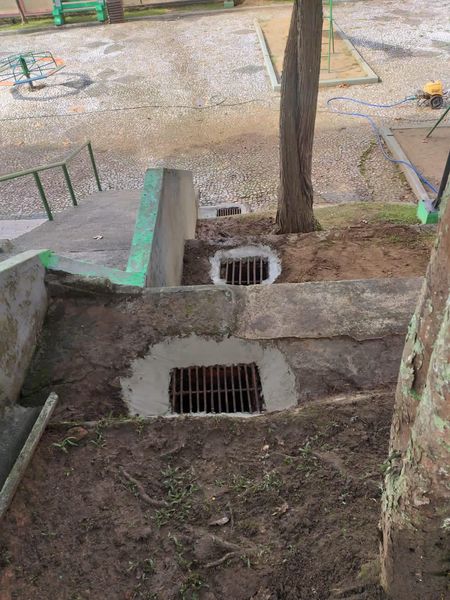 Reparo de grelhas de boca de lobo na Praça do Centenário.