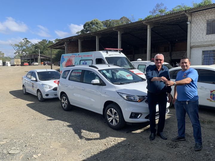 Genir entrega veículos para saúde do municipio