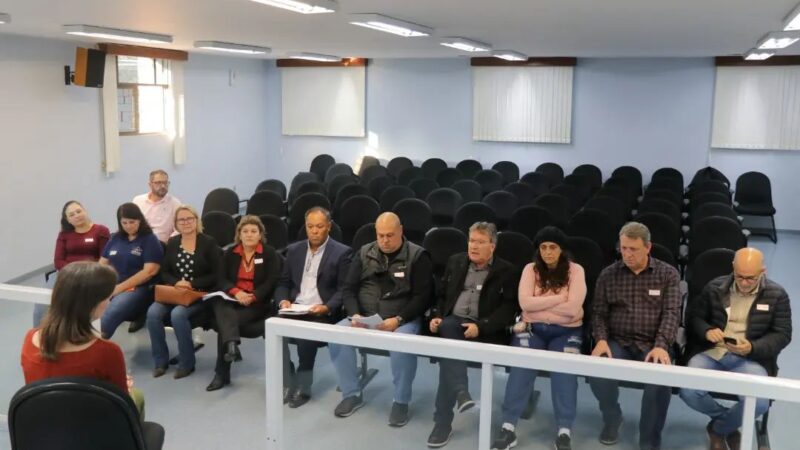 REUNIÃO DE VEREADORES COM A PROMOTORA DA 4ª PROMOTORIA DE JUSTIÇA DA COMARCA DE SÃO BENTO DO SUL