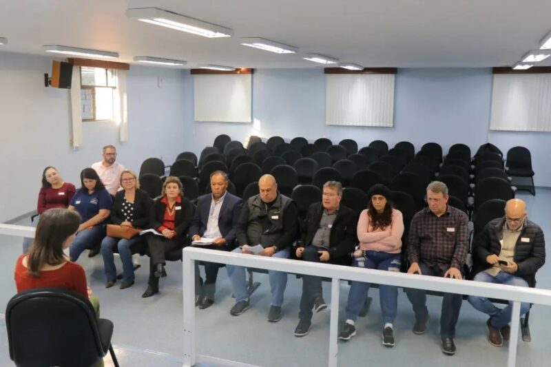 REUNIÃO DE VEREADORES COM A PROMOTORA DA 4ª PROMOTORIA DE JUSTIÇA DA COMARCA DE SÃO BENTO DO SUL