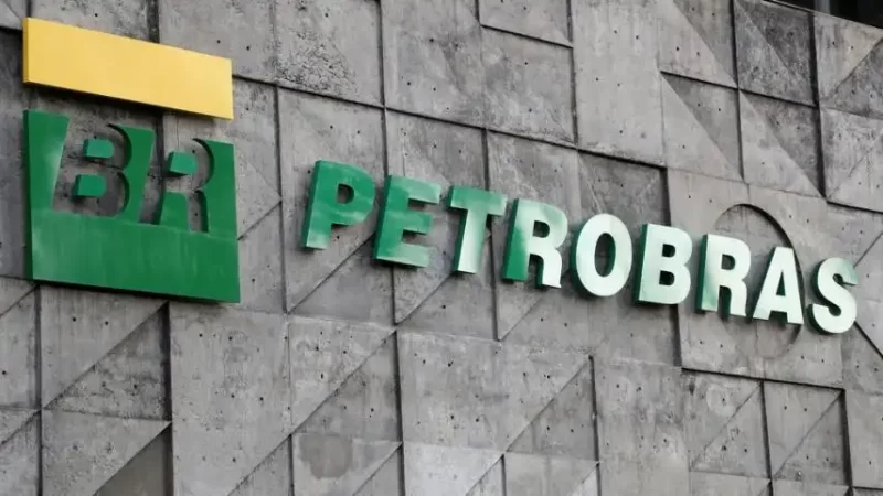 Petrobras anuncia fim da paridade de importação do petróleo e nova política de preço para combustíveis