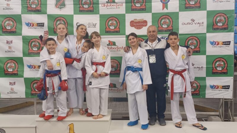 Atletas conquistam medalhas na Taça SC de Karatê