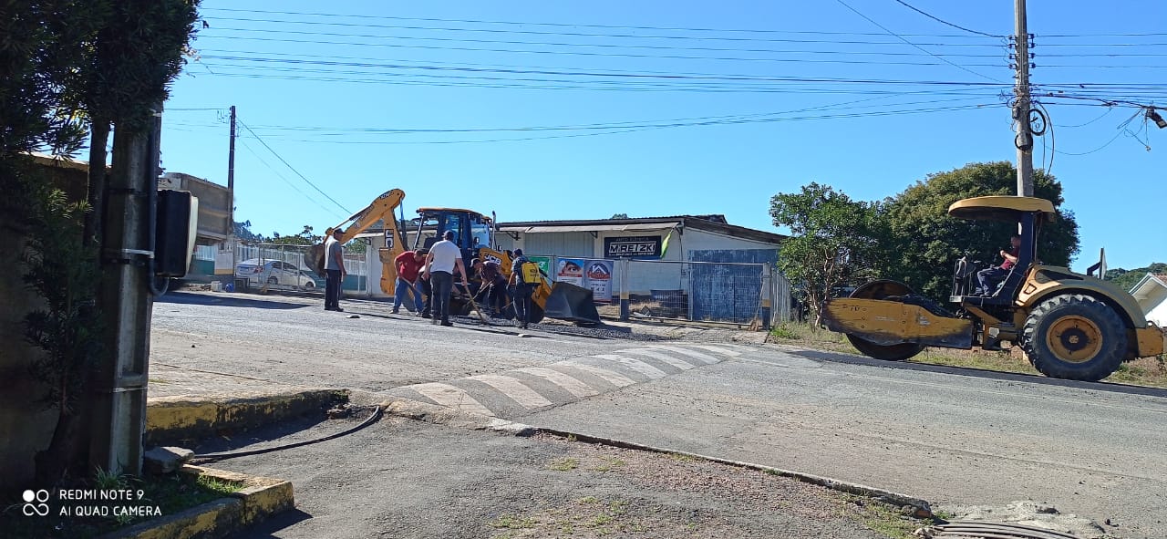 Recuperação asfáltica é realizada em Santa Terezinha