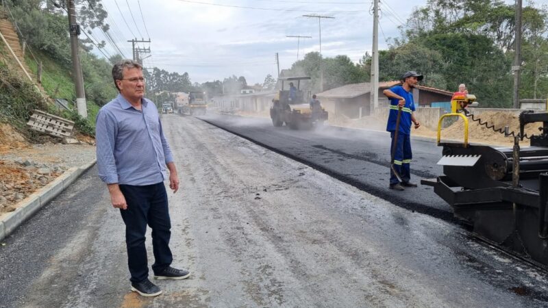 Inicia a pavimentação asfáltica na Estrada das Neves