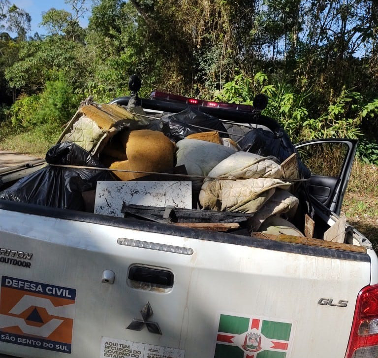 Limpeza de área verde no bairro Cruzeiro