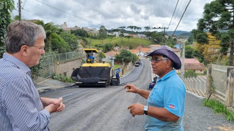 Obras de pavimentação avançam no município