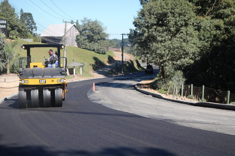 Estrada das Neves – Aplicação do asfalto deve ser concluída hoje