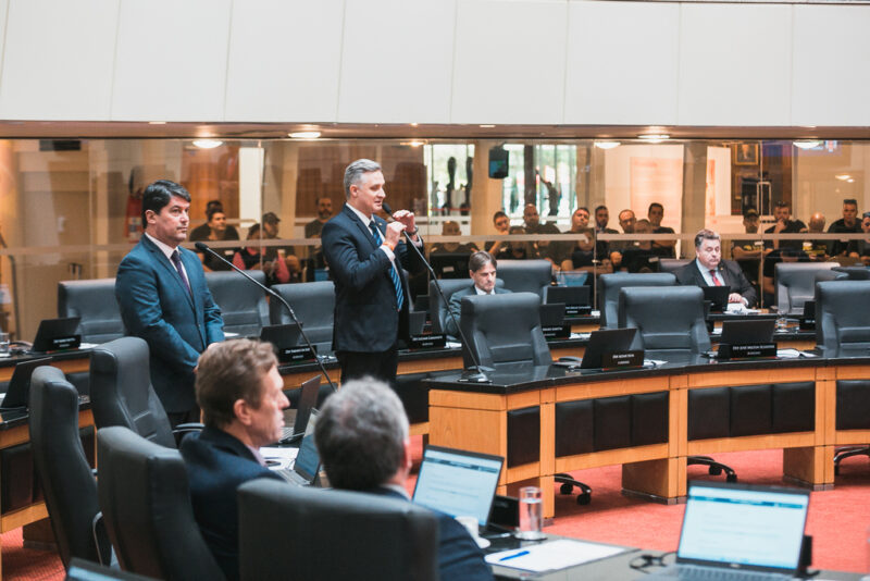 Comitiva de deputados vai a Brasília cobrar mais recursos para as rodovias federais.