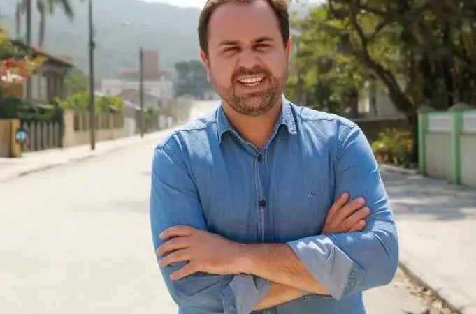 Prefeito de Bombinhas é condenado por danos morais após comentário contra empresário