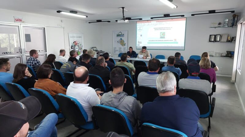 Santa Terezinha é representada na palestra como prevenir a influenza aviaria