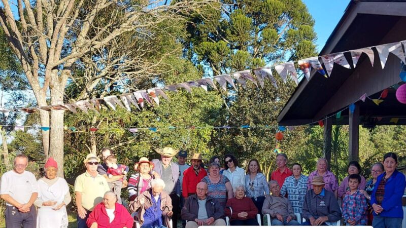 1ª Festa Junina da Amizade para os idosos dos conjuntos habitacionais