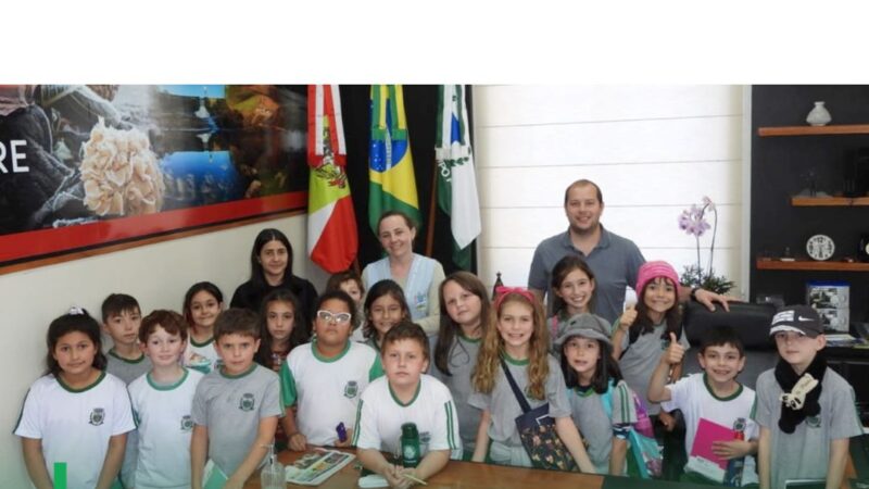 Prefeitura de Campo Alegre recebeu a visita dos alunos do 3° ano da EMEB. Paulo Fuckner de Bateias de Cima