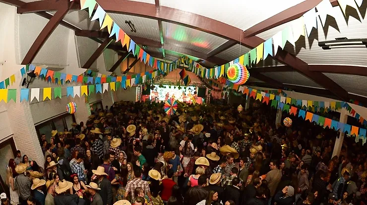 1235 pessoas prestigiaram o tradicional Baile Caipira do Guarani