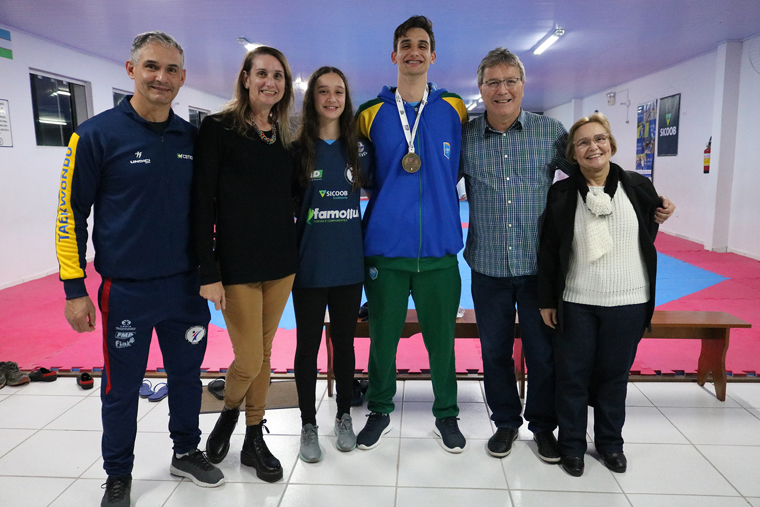 Atleta é recebido com festa após conquista do Mundial Escolar