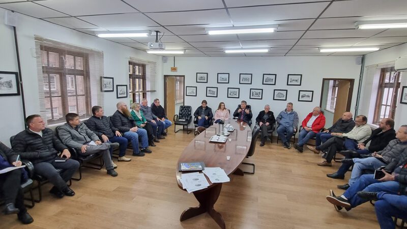 Prefeito reúne equipe de primeiro escalão